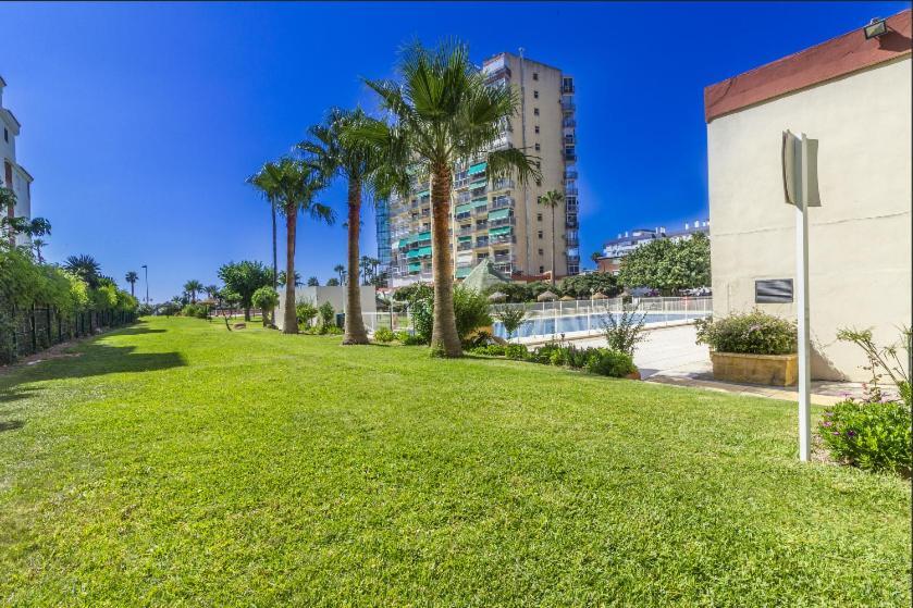 Apartamento En Benalmadena, Primera Linea De Playa Buitenkant foto