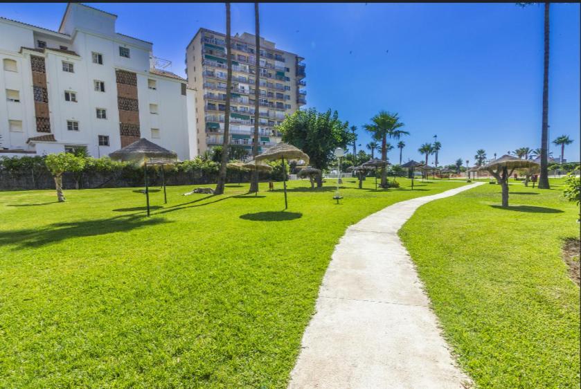 Apartamento En Benalmadena, Primera Linea De Playa Buitenkant foto